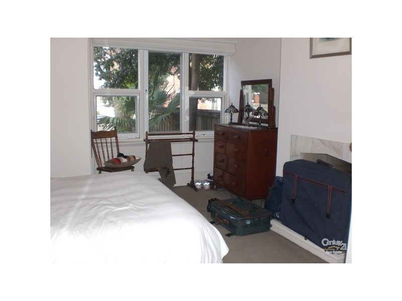 18 Byrne Avenue, Elwood VIC 3184