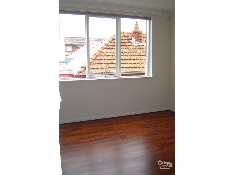 2/13 Hartpury Avenue, Elwood VIC 3184