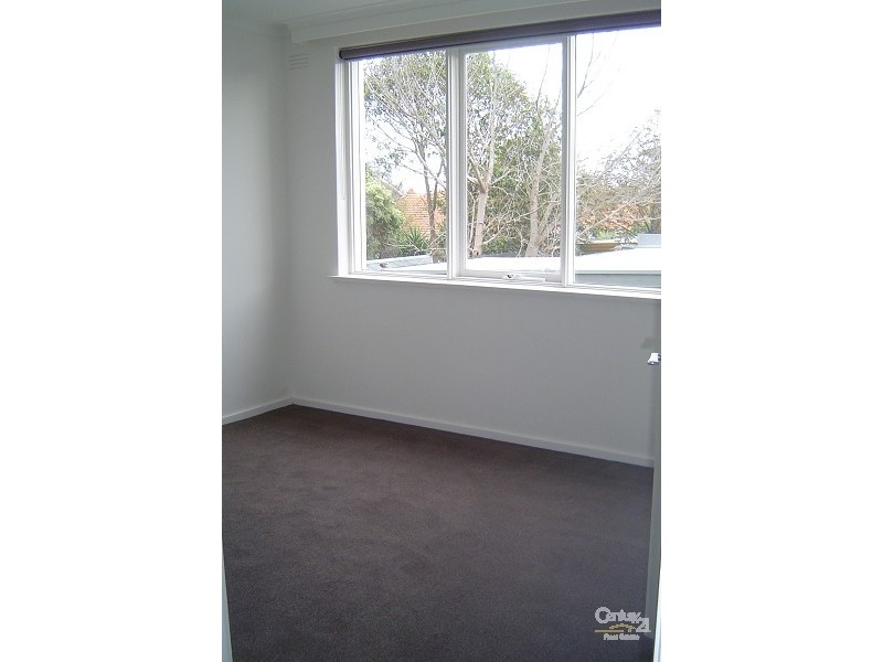 2/13 Hartpury Avenue, Elwood VIC 3184