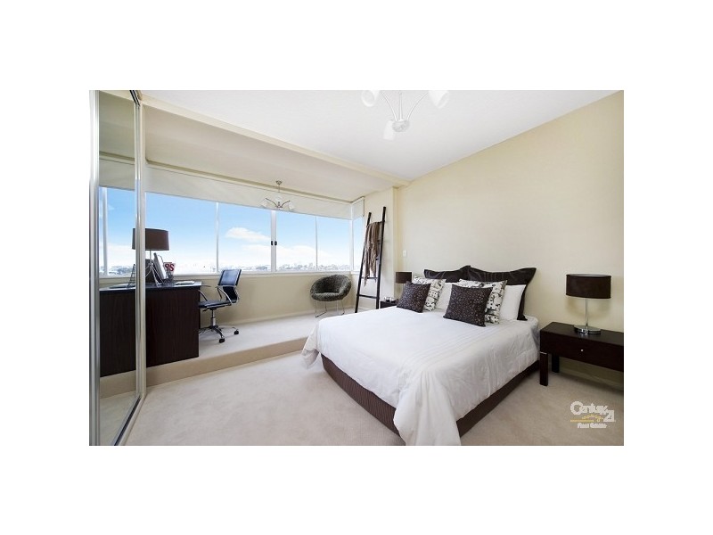 8d/12 Marine Parade, St Kilda VIC 3182
