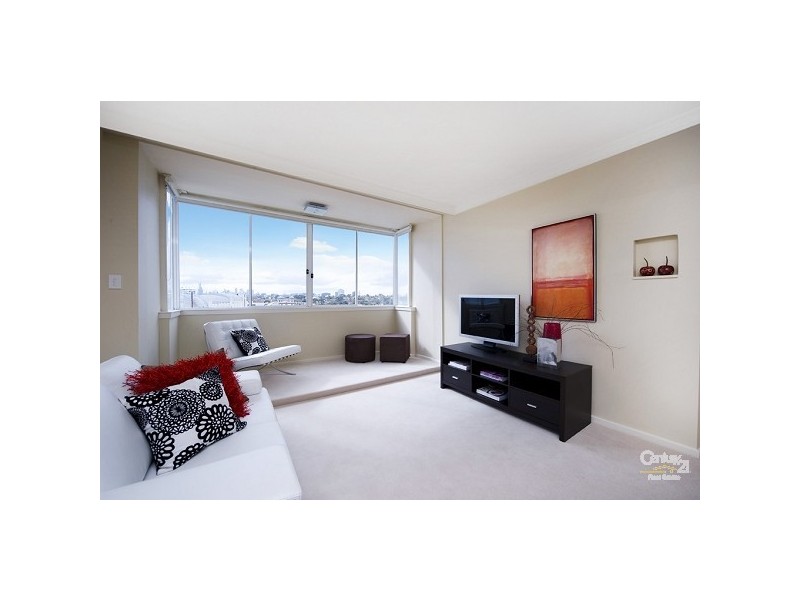 8d/12 Marine Parade, St Kilda VIC 3182