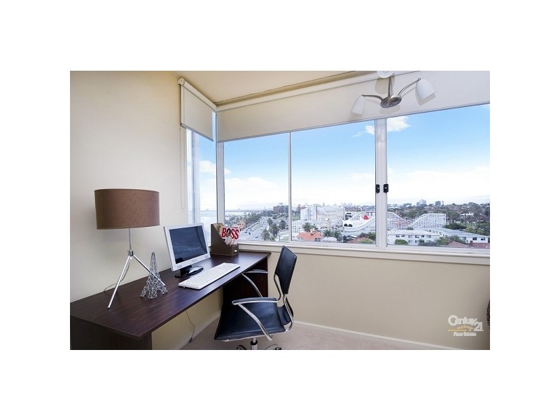 8d/12 Marine Parade, St Kilda VIC 3182
