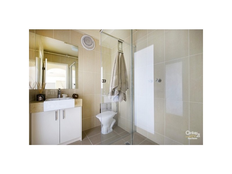 8d/12 Marine Parade, St Kilda VIC 3182