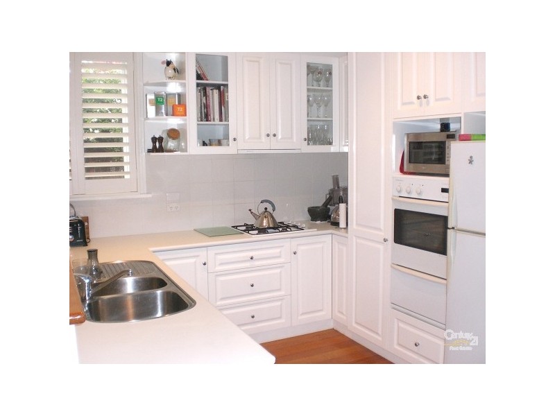 17 Holland Grove, Caulfield North VIC 3161