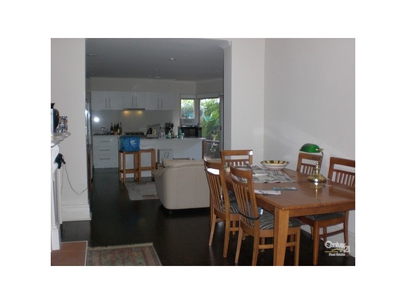 18 Byrne Avenue, Elwood VIC 3184