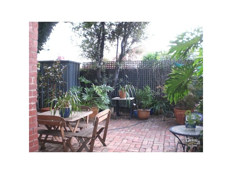 18 Byrne Avenue, Elwood VIC 3184