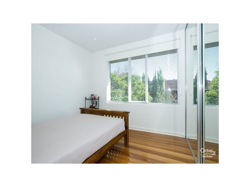 9/209 Brighton Road, Elwood VIC 3184