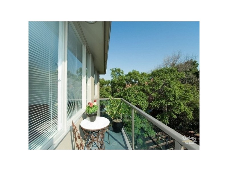 9/209 Brighton Road, Elwood VIC 3184