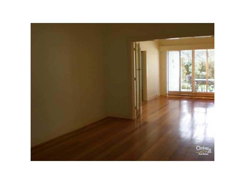 11 Vautier Street, Elwood VIC 3184