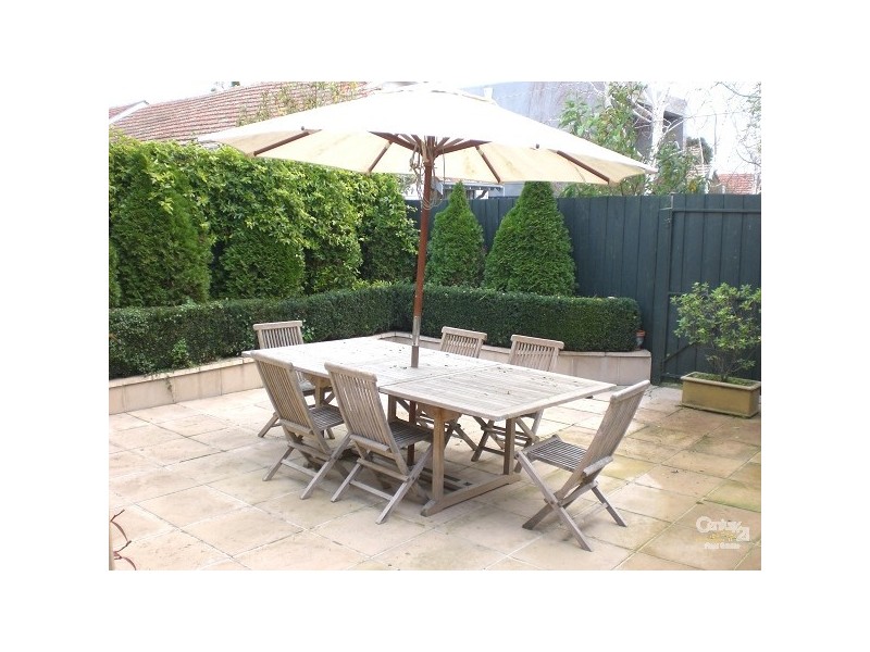 17 Holland Grove, Caulfield North VIC 3161