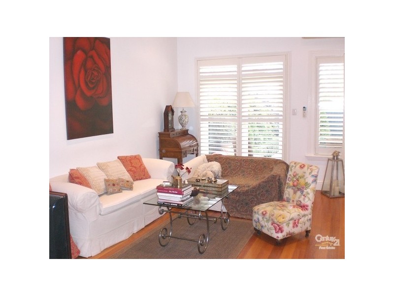 17 Holland Grove, Caulfield North VIC 3161