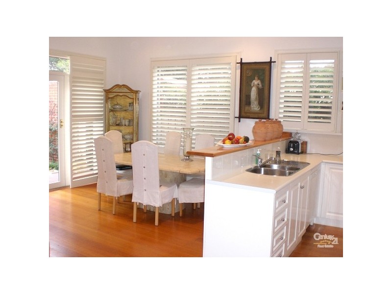 17 Holland Grove, Caulfield North VIC 3161