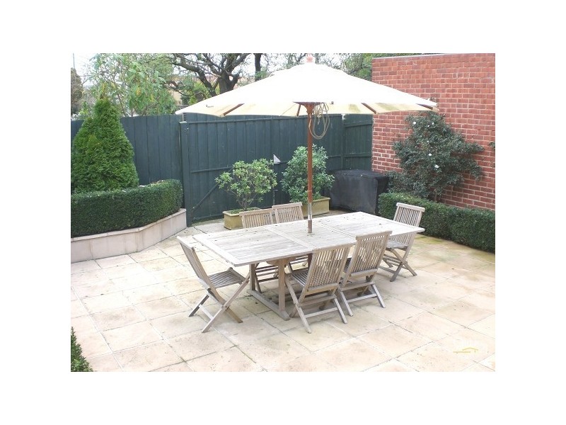 17 Holland Grove, Caulfield North VIC 3161