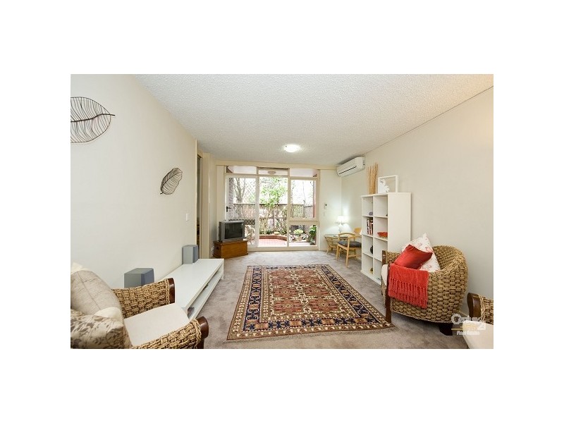 2/17 Hughenden Road, St Kilda East VIC 3183