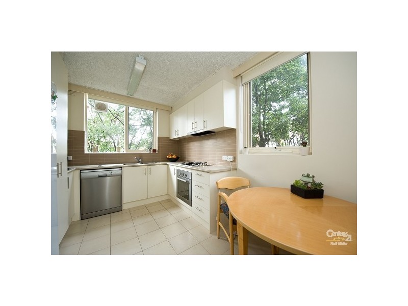 2/17 Hughenden Road, St Kilda East VIC 3183