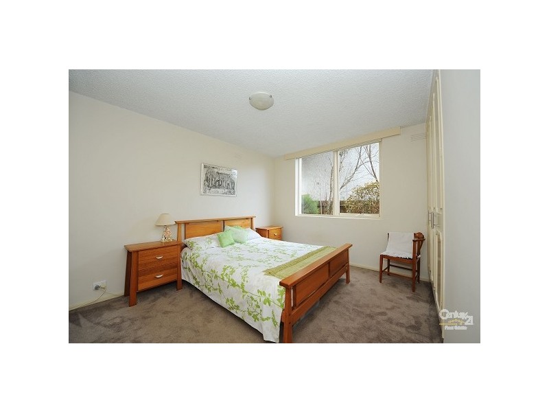 2/17 Hughenden Road, St Kilda East VIC 3183