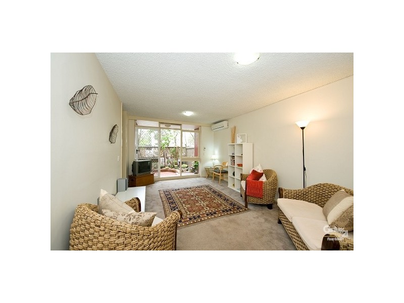 2/17 Hughenden Road, St Kilda East VIC 3183