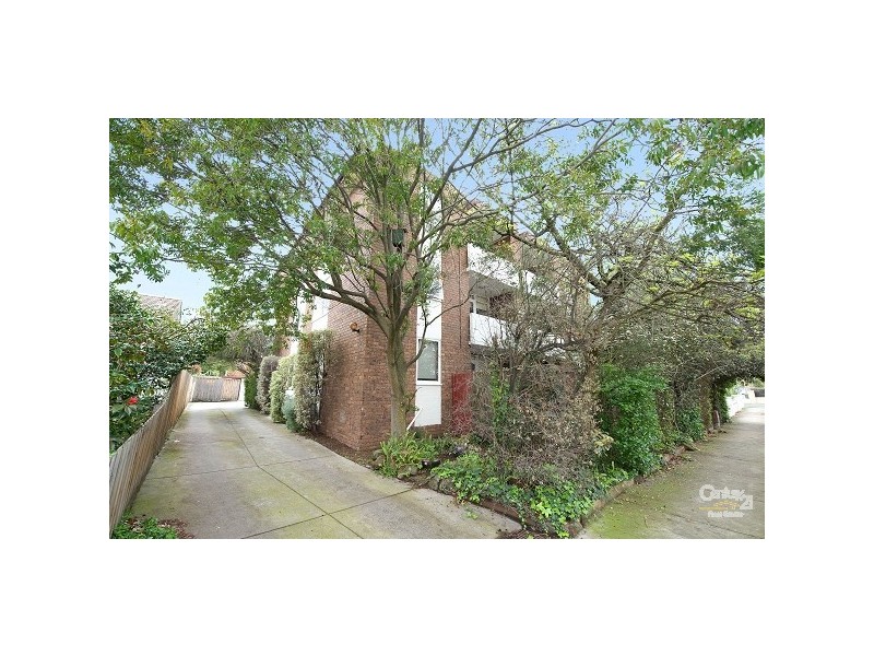 2/17 Hughenden Road, St Kilda East VIC 3183