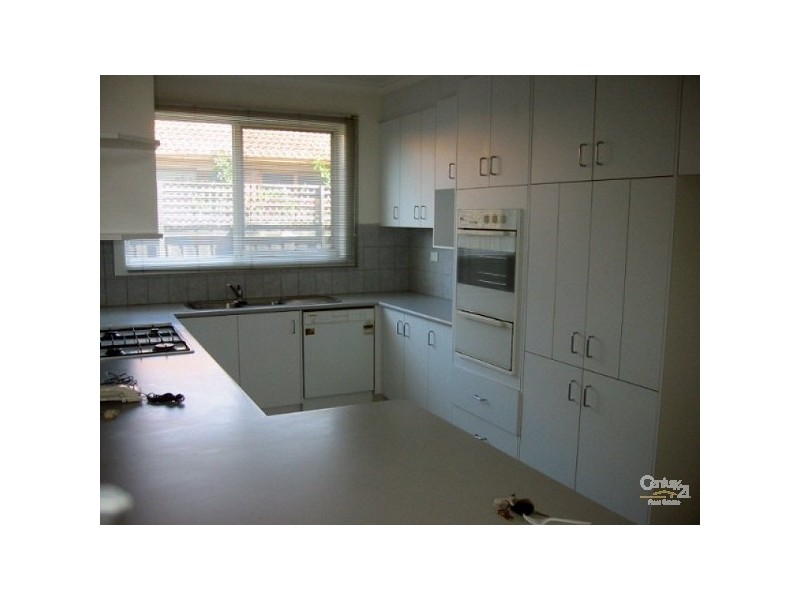 2/6 Mernda Avenue, Carnegie VIC 3163