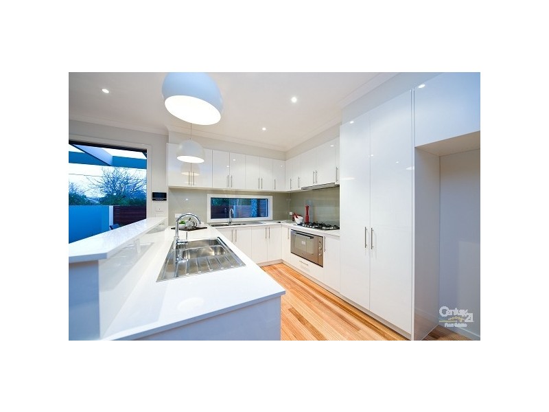 5 Greenmeadows Lane, corner Talbot Ave, St Kilda East VIC 3183