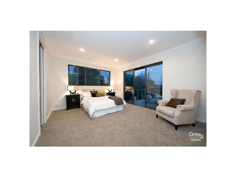 5 Greenmeadows Lane, corner Talbot Ave, St Kilda East VIC 3183