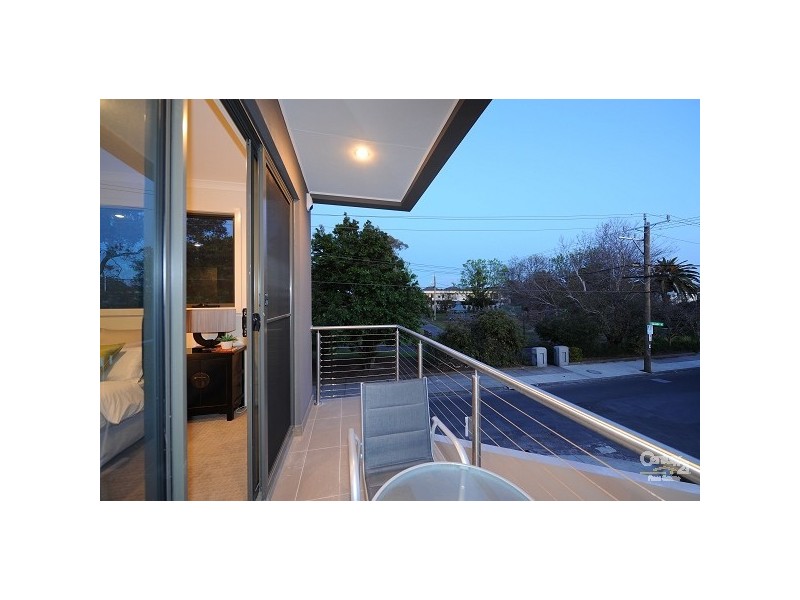 5 Greenmeadows Lane, corner Talbot Ave, St Kilda East VIC 3183
