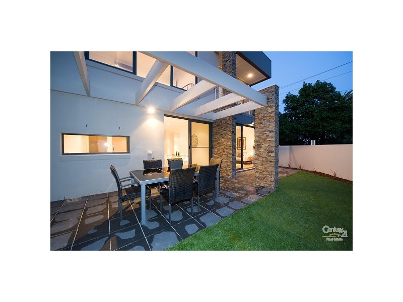 5 Greenmeadows Lane, corner Talbot Ave, St Kilda East VIC 3183