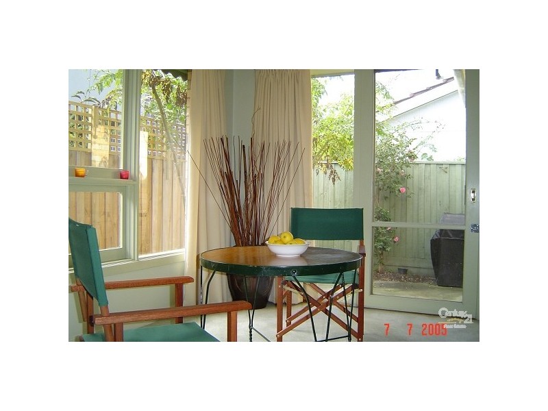 4 Penleigh Court, St Kilda East VIC 3183