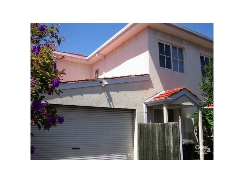 2/6 Mernda Avenue, Carnegie VIC 3163