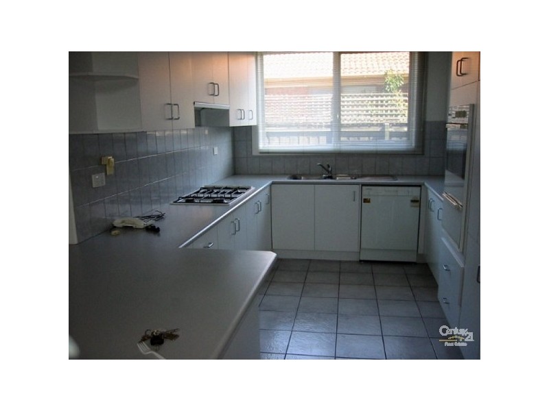 2/6 Mernda Avenue, Carnegie VIC 3163