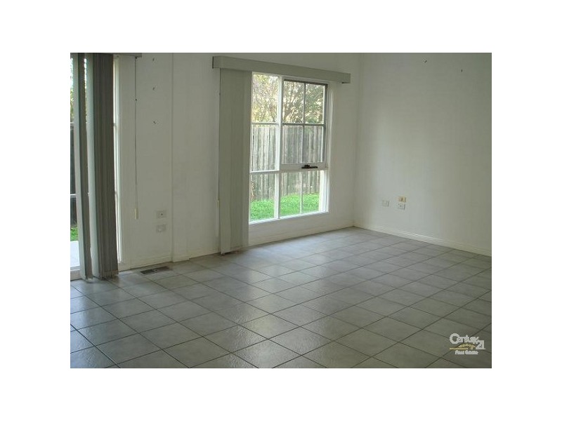 2/6 Mernda Avenue, Carnegie VIC 3163