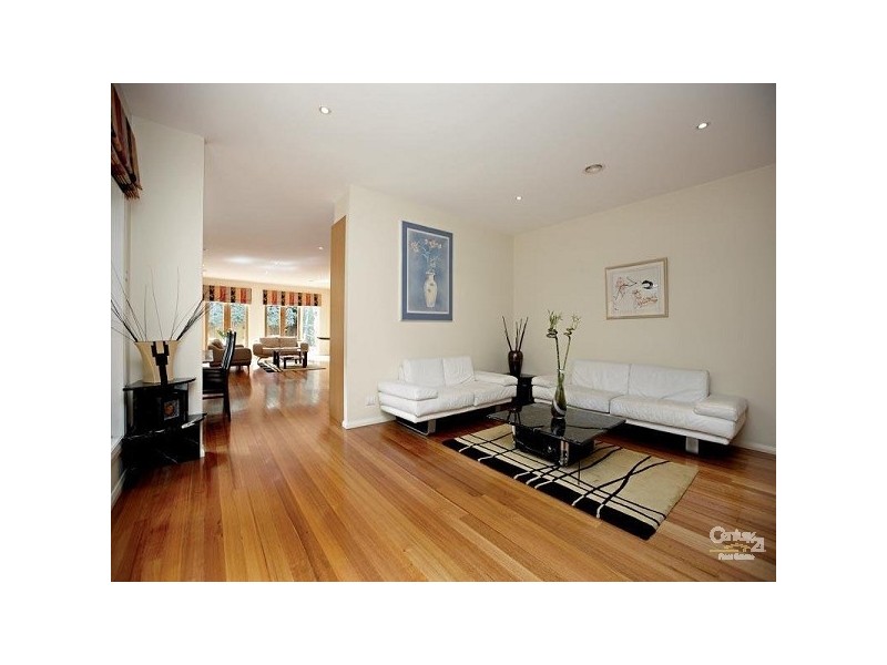 25 Beddoe Avenue, Brighton East VIC 3187