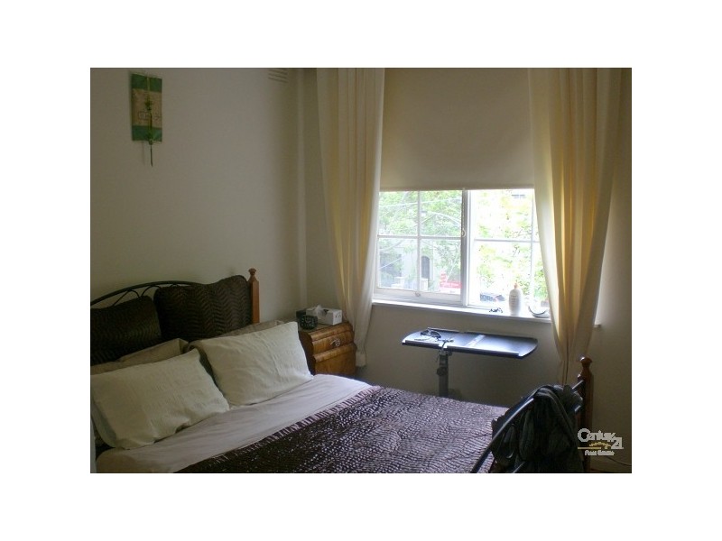 4/33 Charnwood Road, St Kilda VIC 3182