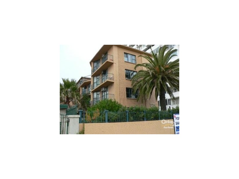 33/11 Marine Parade, St Kilda VIC 3182