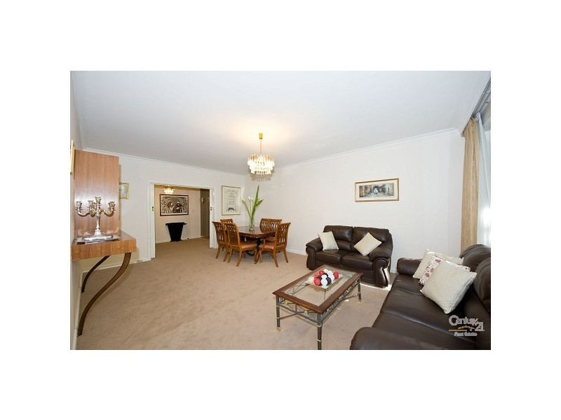 1/156 Orrong Road, enter from Nyora Gve, Caulfield North VIC 3161