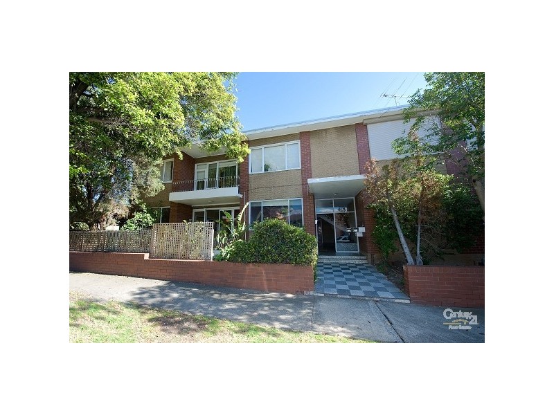 1/156 Orrong Road, enter from Nyora Gve, Caulfield North VIC 3161