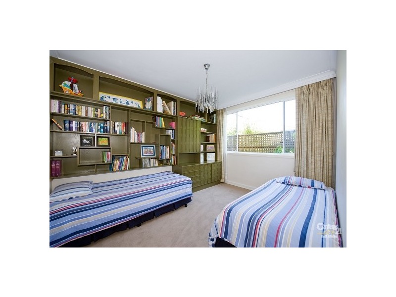 1/156 Orrong Road, enter from Nyora Gve, Caulfield North VIC 3161