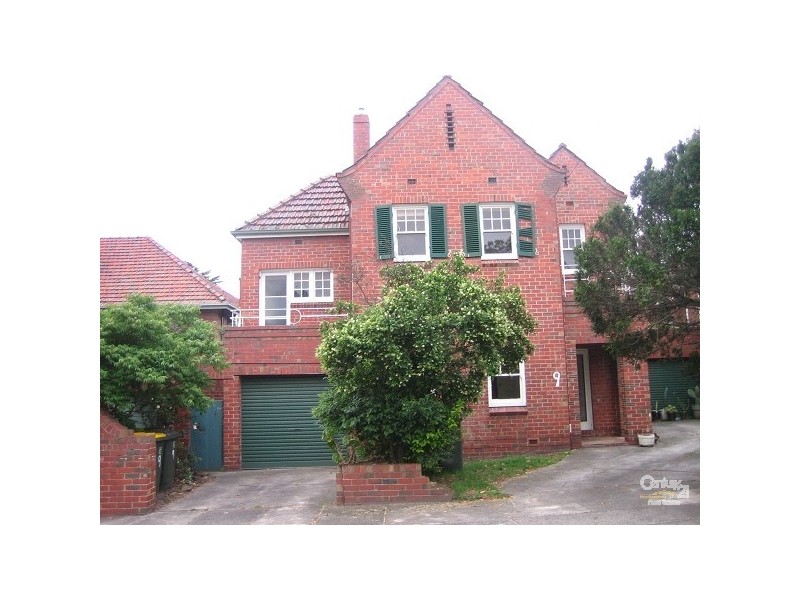 9 Lockerbie Court, St Kilda East VIC 3183