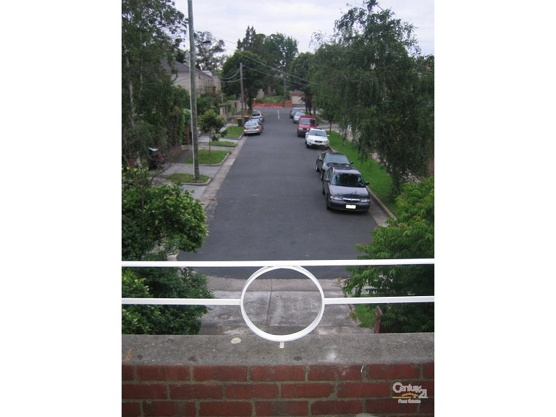 9 Lockerbie Court, St Kilda East VIC 3183