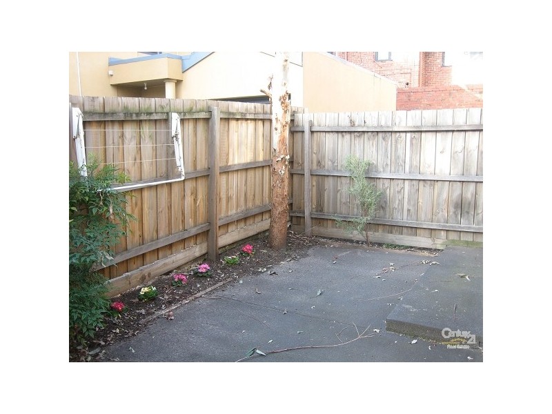 2/50 Balaclava Road, St Kilda East VIC 3183