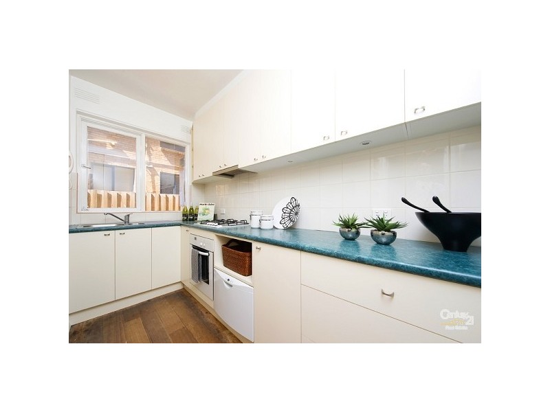 2/17 Burnett Street, St Kilda VIC 3182