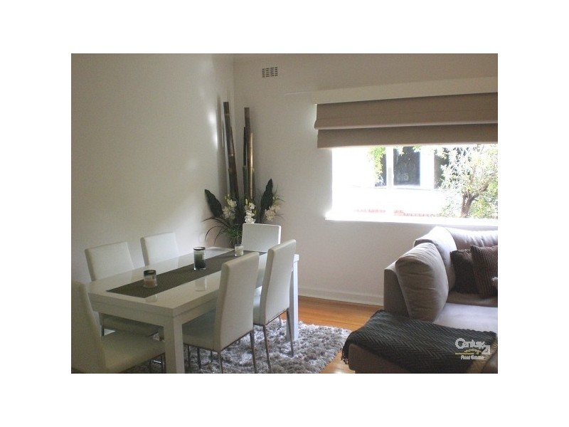 3/129 Kambrook Road, Caulfield North VIC 3161