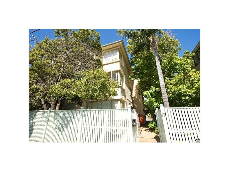 2/17 Burnett Street, St Kilda VIC 3182