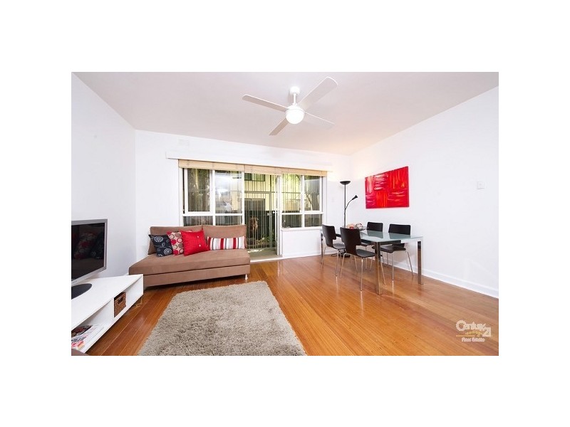 2/17 Burnett Street, St Kilda VIC 3182