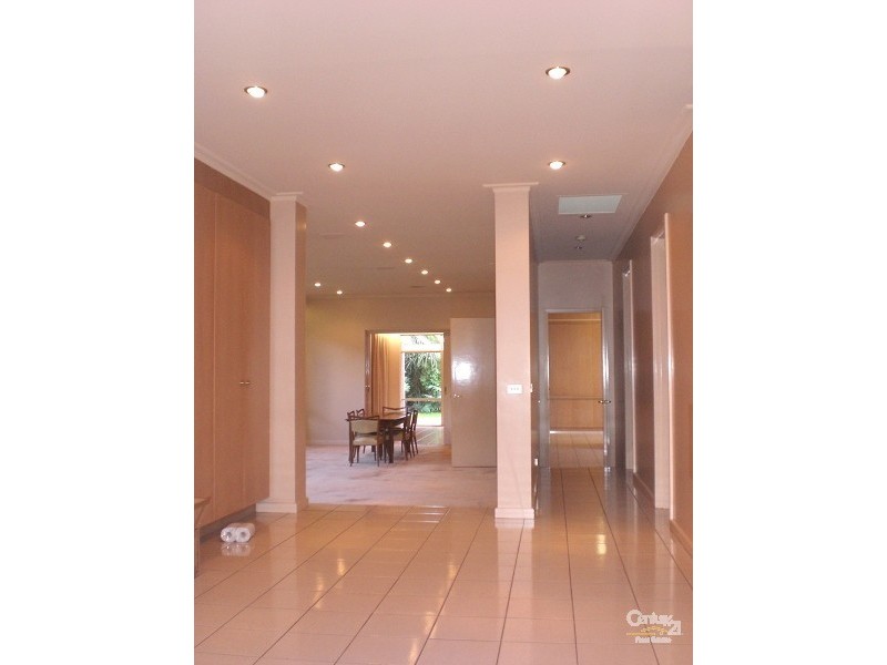 33 Talbot Ave, St Kilda East VIC 3183