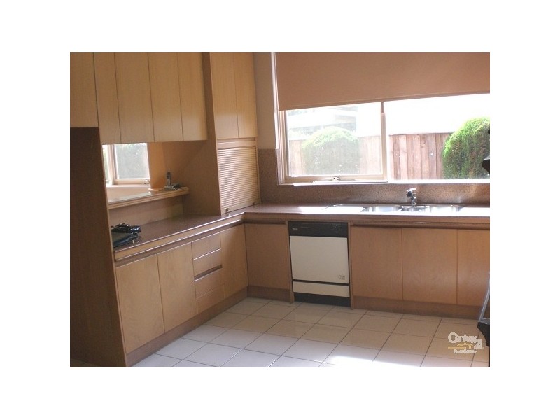 33 Talbot Ave, St Kilda East VIC 3183