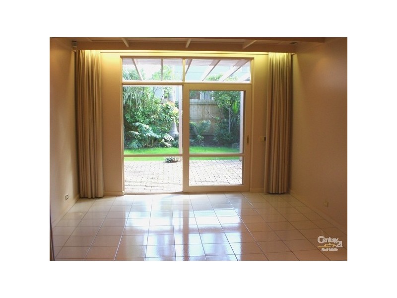 33 Talbot Ave, St Kilda East VIC 3183