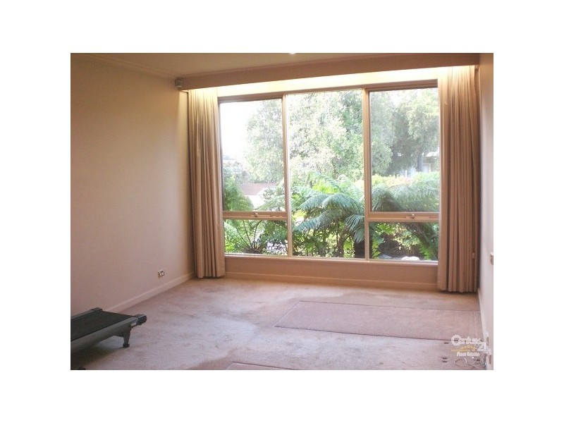 33 Talbot Ave, St Kilda East VIC 3183