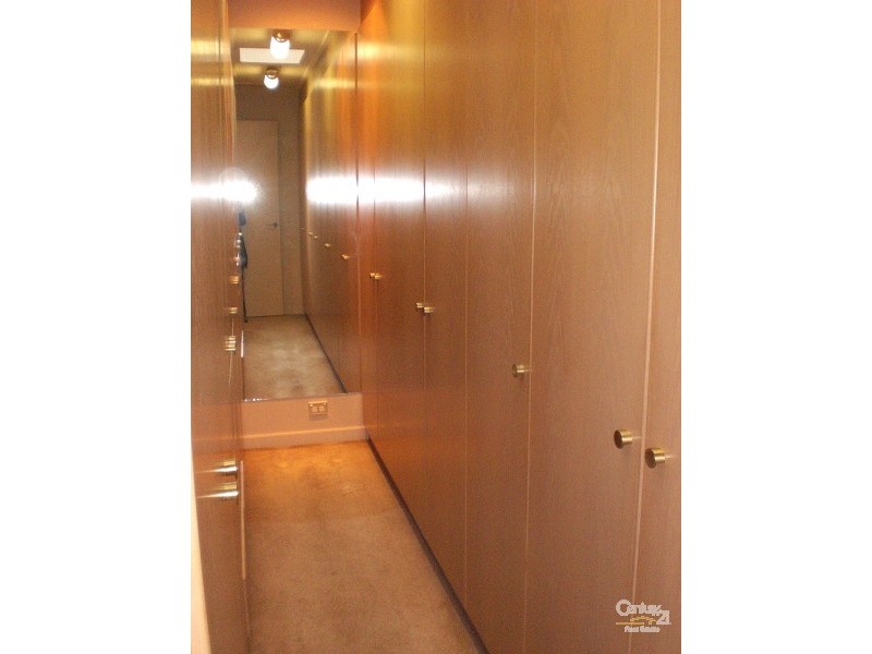 33 Talbot Ave, St Kilda East VIC 3183