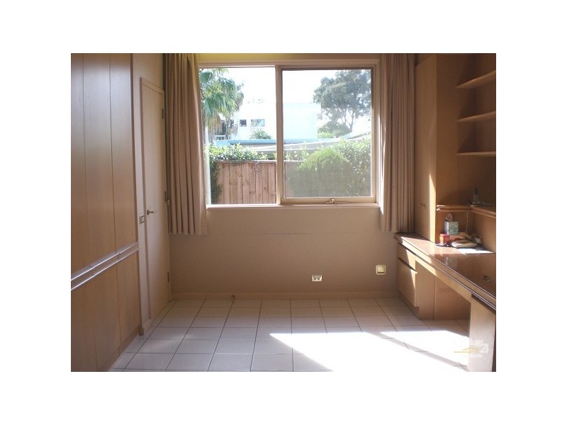 33 Talbot Ave, St Kilda East VIC 3183